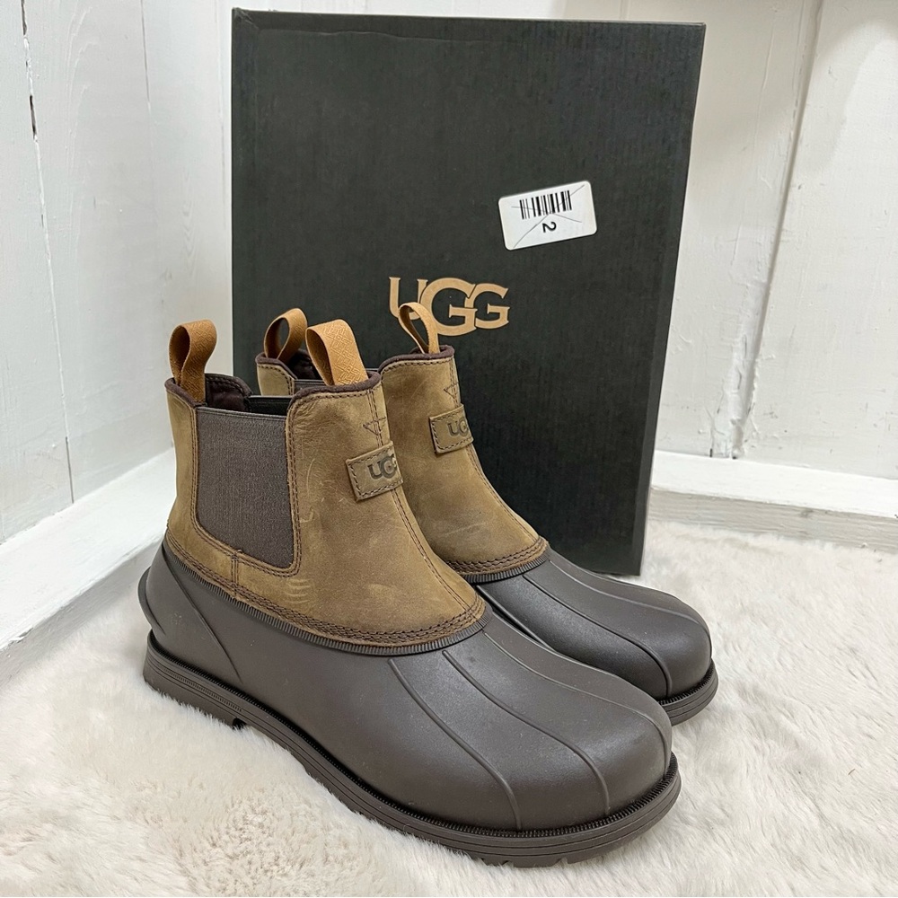 SOLD! Ugg Gatson Chelsea Boot - Picture 14 of 15
